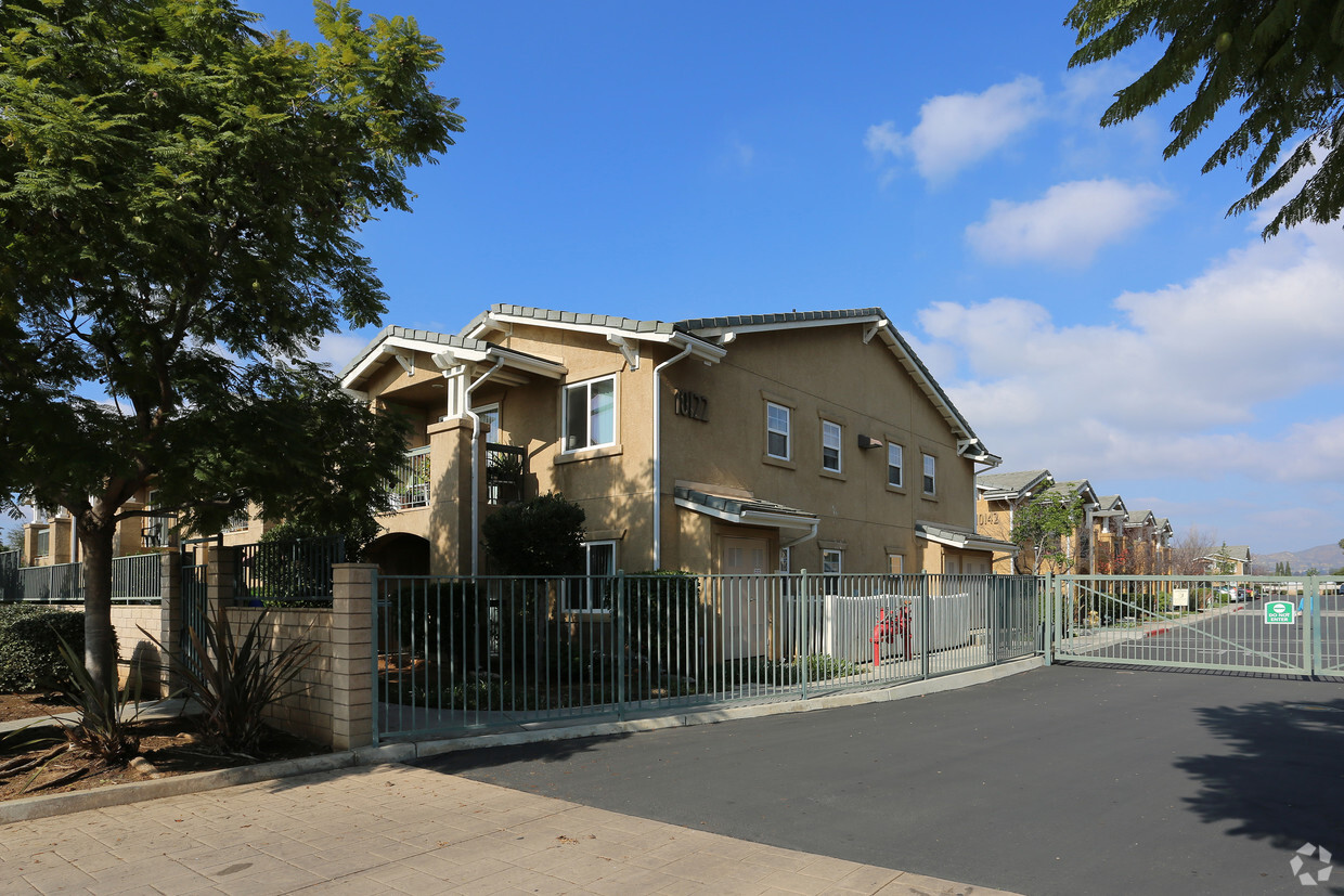 Building Photo - Laurel Park