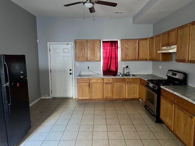 Foto del edificio - 1035 E 75th St