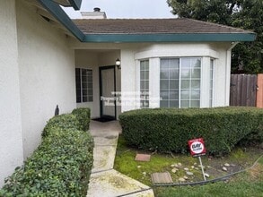 Building Photo - 9521 Twin Brooks Ln