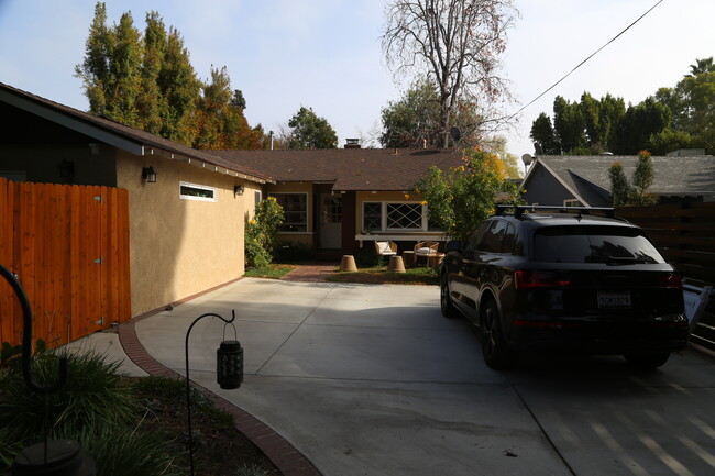 Building Photo - 5724 Rhodes Ave