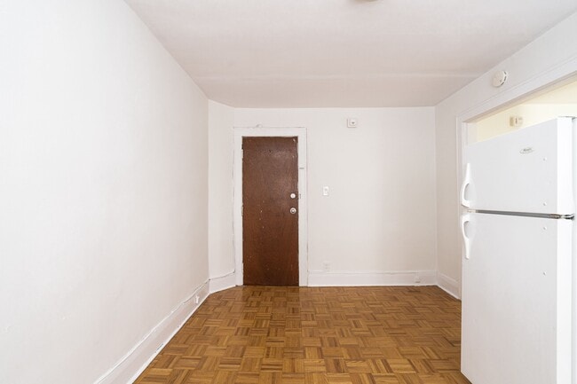 Building Photo - 28 Balmoral Avenue
