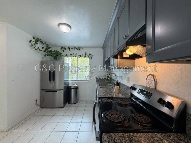 Foto del edificio - 7099 Russan Ln