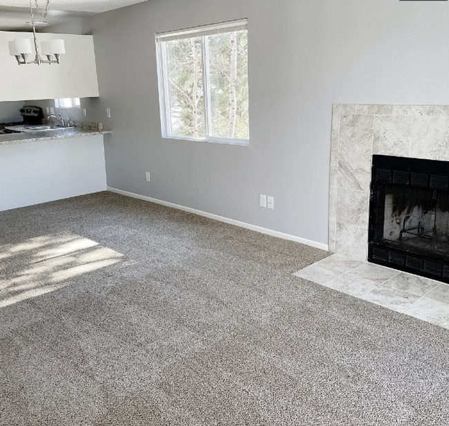 Building Photo - Beautiful two bedroom in a desirable locat...