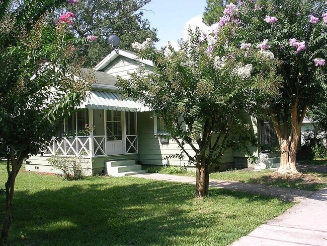 Building Photo - 2652 Merwyn Rd