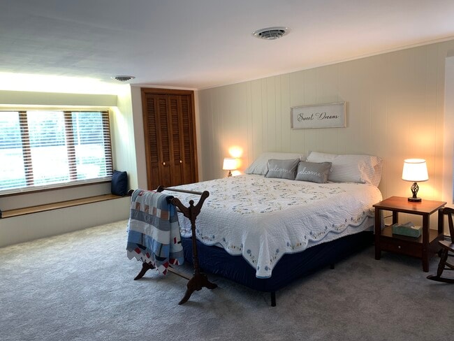 Master bedroom - king bed - 19834 Hopkins Rd