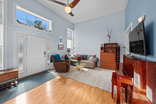 Foto del edificio - Available Now!  Rare One-Floor Living in West Chester Borough with 2 Garage Spaces & Off-Street P...
