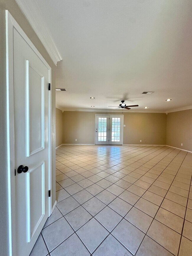 Building Photo - NOW AVAILABLE - Spacious 3-Bedroom Home Ne...