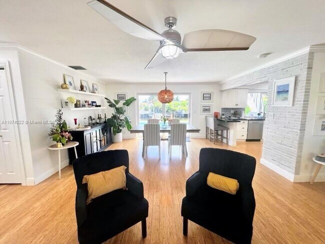 Foto del edificio - 220 SE 9th St