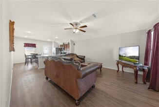 Building Photo - 8110 Dogwood Dr