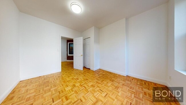 Building Photo - 405 W 50th St
