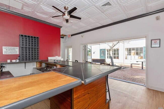 Building Photo - 670 Montauk Hwy