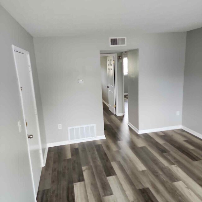 Building Photo - 4902 Saddlebrook Ln