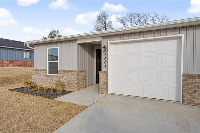 Building Photo - 6607 SW Devotion Ave