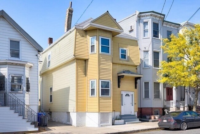 Building Photo - 242 Princeton St