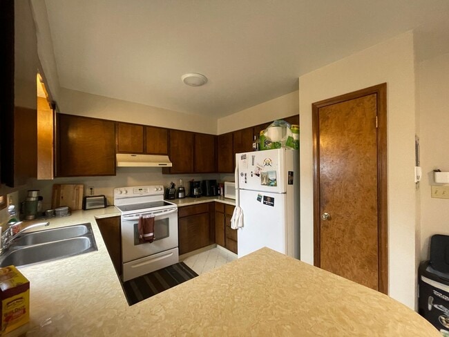 Building Photo - 1624 Azalea Dr