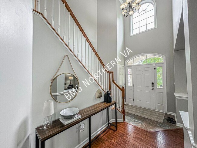 Building Photo - 8930 Kingbird Ct