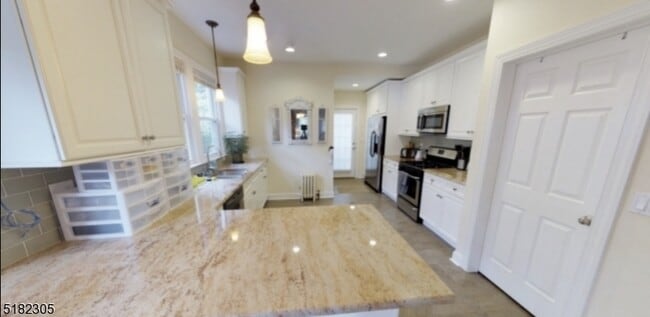 Building Photo - 61 Dunnell Rd