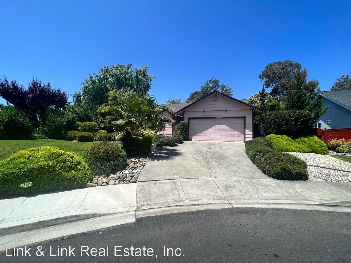 Primary Photo - 3 br, 2 bath House - 106 White Sands Dr