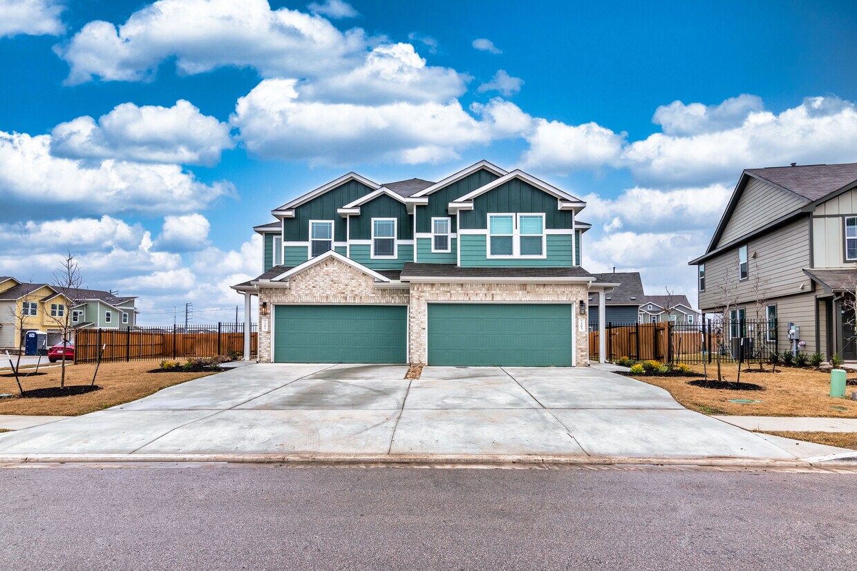 Foto principal - 7101 Dancing Wind Ln