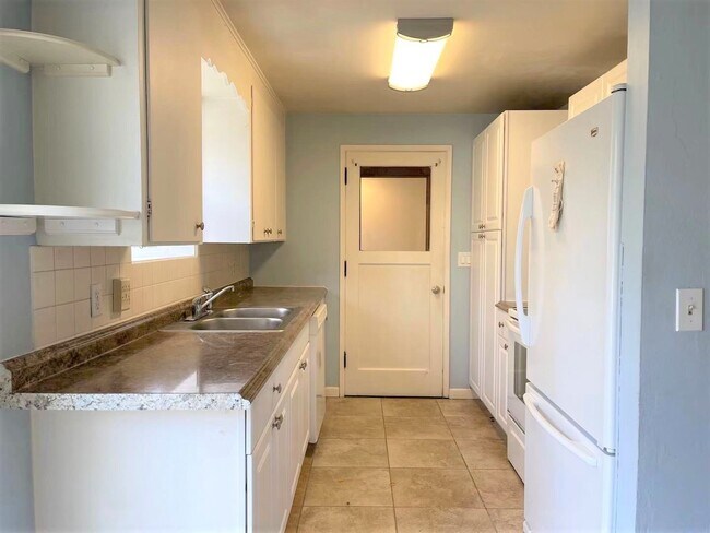 Building Photo - CLICK "REQUEST A TOUR" NOW!