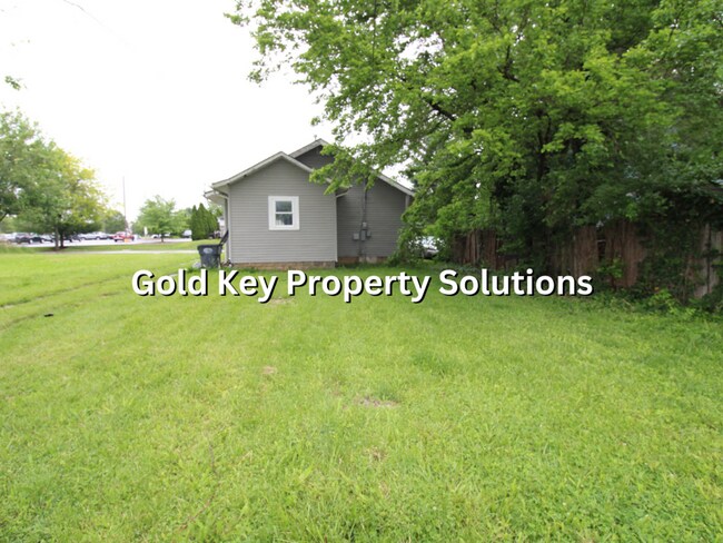 Foto del edificio - 2 Bedroom 1 Bath Home W/ Large Front Porch...