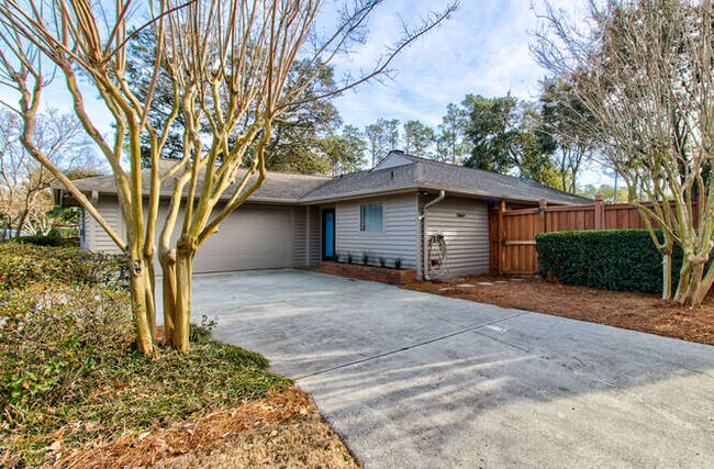 Building Photo - 1110 Two Mile Cir W