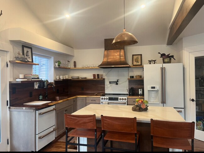 Foto del edificio - 230 Cyteworth Rd