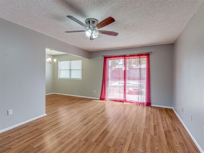 Foto del edificio - 724 Red Oak Terrace