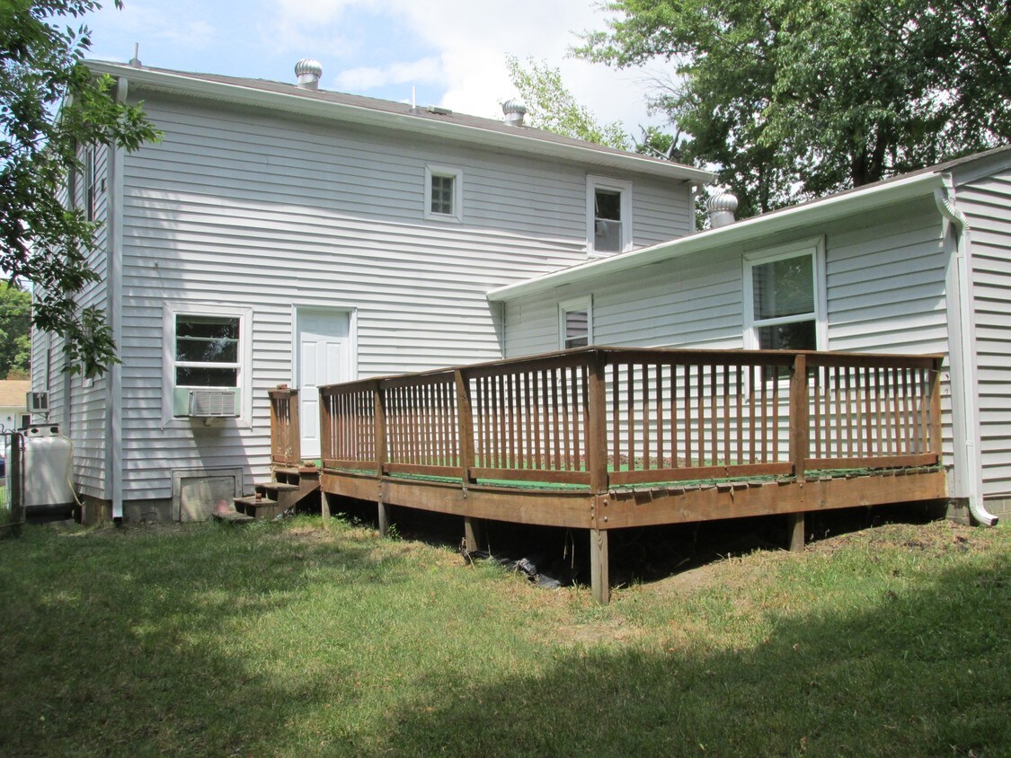 406 Hill St Unit B, Farmville, VA 23901 Room for Rent in Farmville