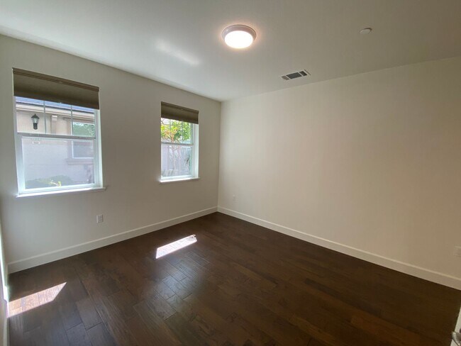 Foto del edificio - SUNNYVALE - executive townhome with amazin...