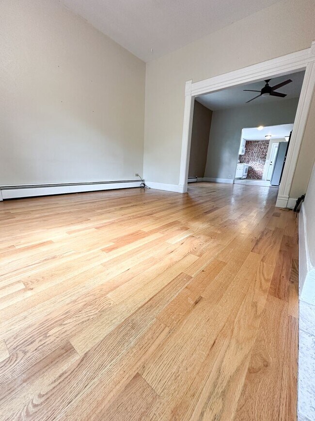 Building Photo - Adorable Sloan's Half Duplex