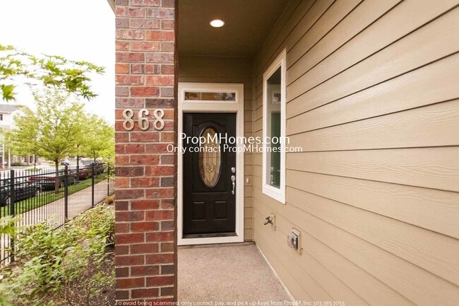 Foto del edificio - Gorgeous Two Bedroom Townhome In Gresham! ...