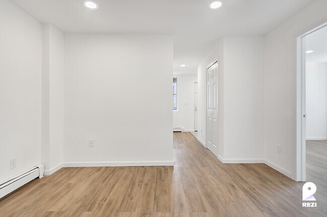 Building Photo - 385 Vernon Ave