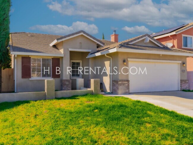Foto del edificio - Charming 3-Bedroom Home with a Beautiful Pool in Lathrop! *POOL SERVICE INCLUDED*
