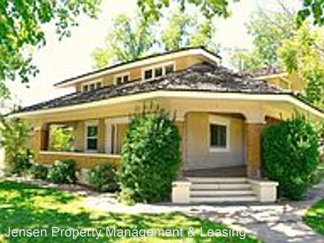 Primary Photo - 6 br, 3.5 bath House - 210 South 300 West