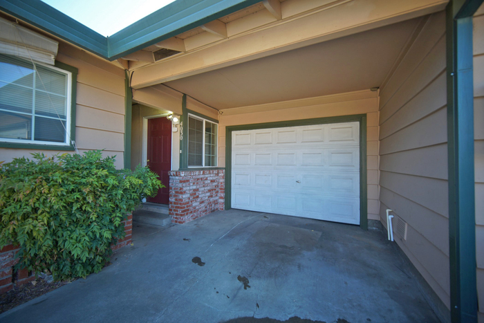 Foto principal - Charming 2-bedroom 1-bathroom in Carmichael!