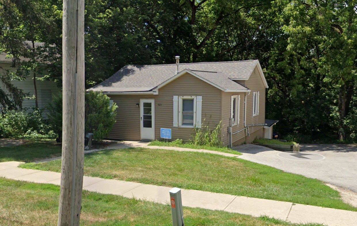 925 N Dodge St, Iowa City, IA 52245 House for Rent in Iowa City, IA
