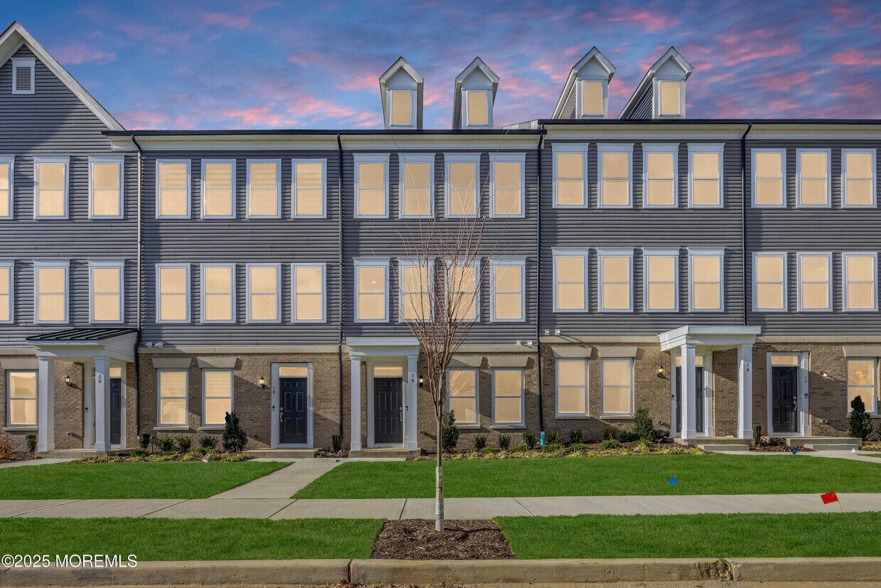 Primary Photo - 16 Barton Ave