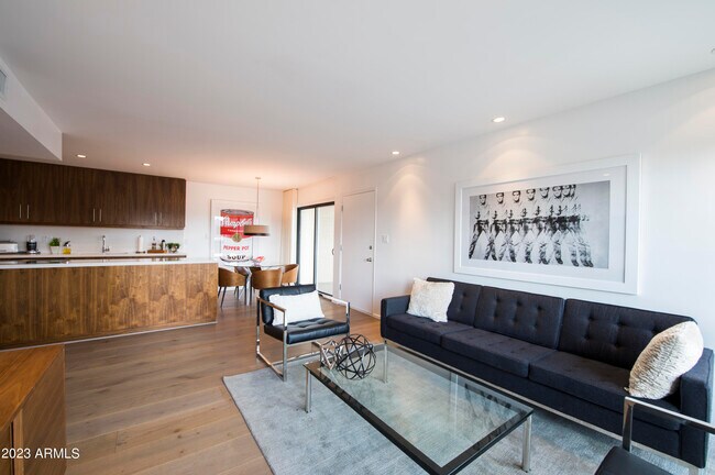Foto del edificio - 7319 E Northland Dr