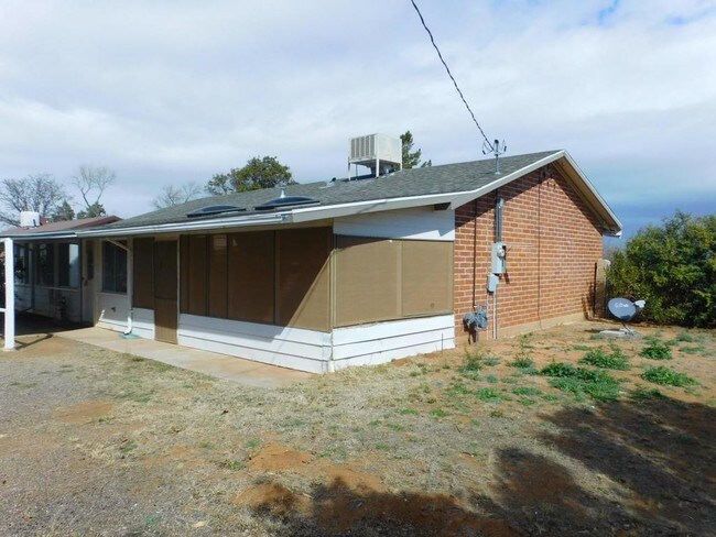 Building Photo - 307 N Ford