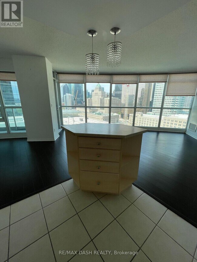 Building Photo - 18 Yonge St