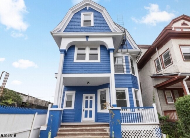 Building Photo - 137 Renner Ave