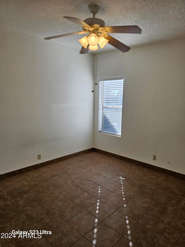 Foto del edificio - 518 E University Dr