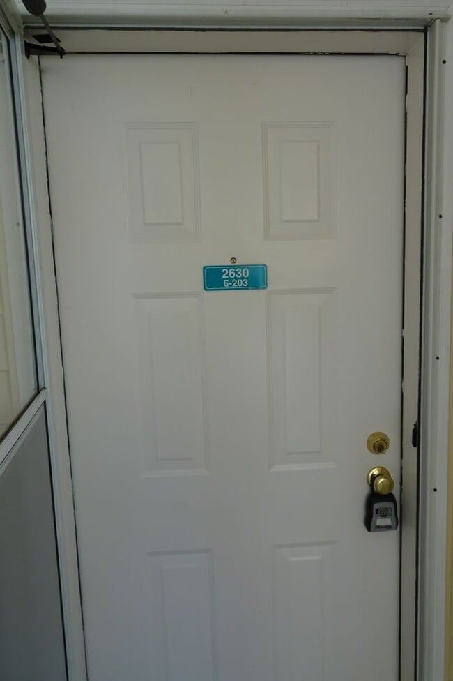 Building Photo - Modern 2-Bedroom Condo in Bellevue’s Merce...