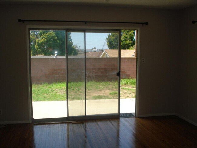 Foto del edificio - TORRANCE 3 BEDROOM 2 BATHROOM HOUSE FOR LEASE! AVAILABLE