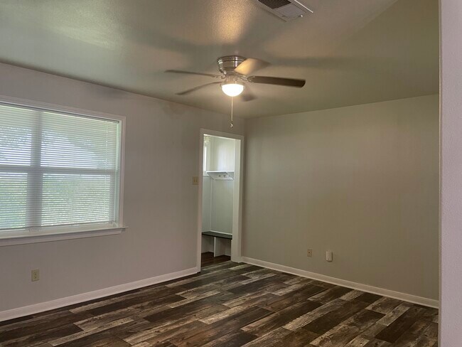 Foto del edificio - 3688 Carpenter Rd