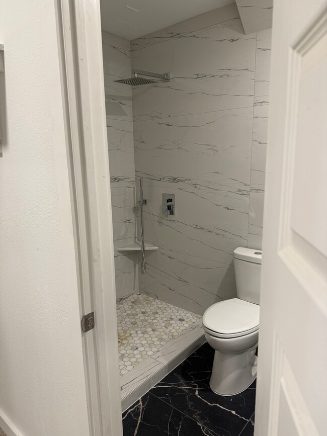 Building Photo - 1019 E Waco Ave