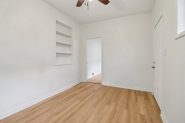 Foto del edificio - 3159 Bobolink Dr