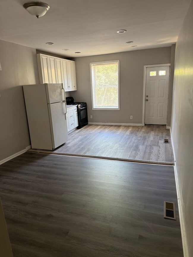 Building Photo - Two-Bedroom Home in Baltimore