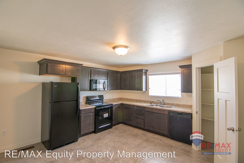 Primary Photo - 3 br, 2.5 bath House - 4080 E Sunbury Ln